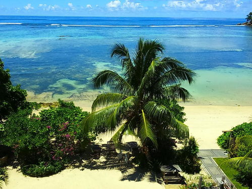 crown reef beach,Location and Accessibility